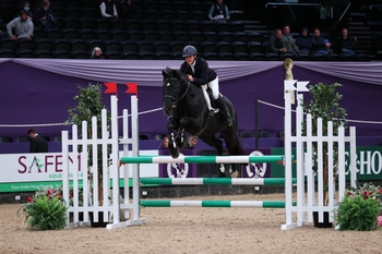 Somerset teacher Nicola Foad wins the NAF Five Star Bronze league championship at HOYS